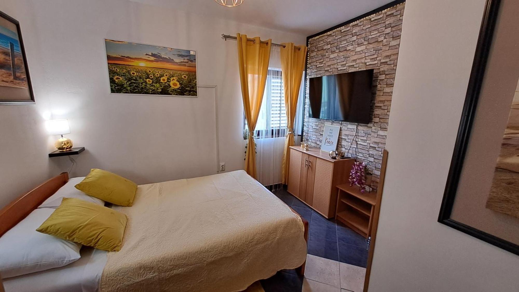 Red Gold Apartment بولا المظهر الخارجي الصورة