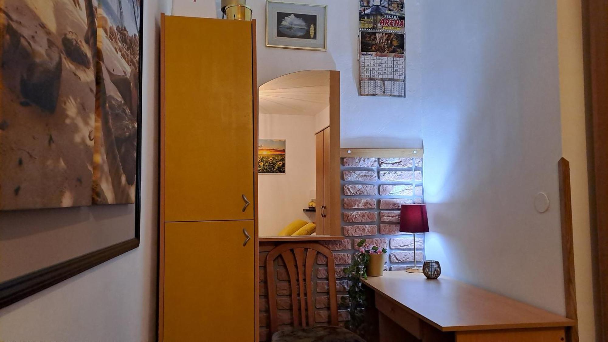 Red Gold Apartment بولا المظهر الخارجي الصورة