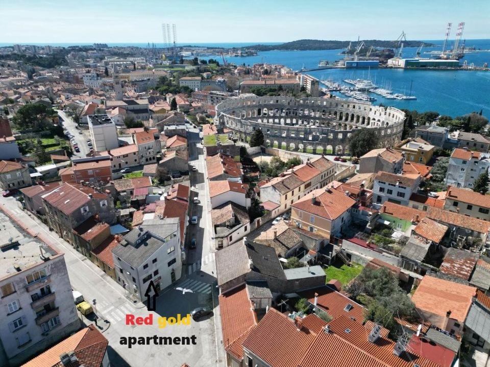 Red Gold Apartment بولا المظهر الخارجي الصورة