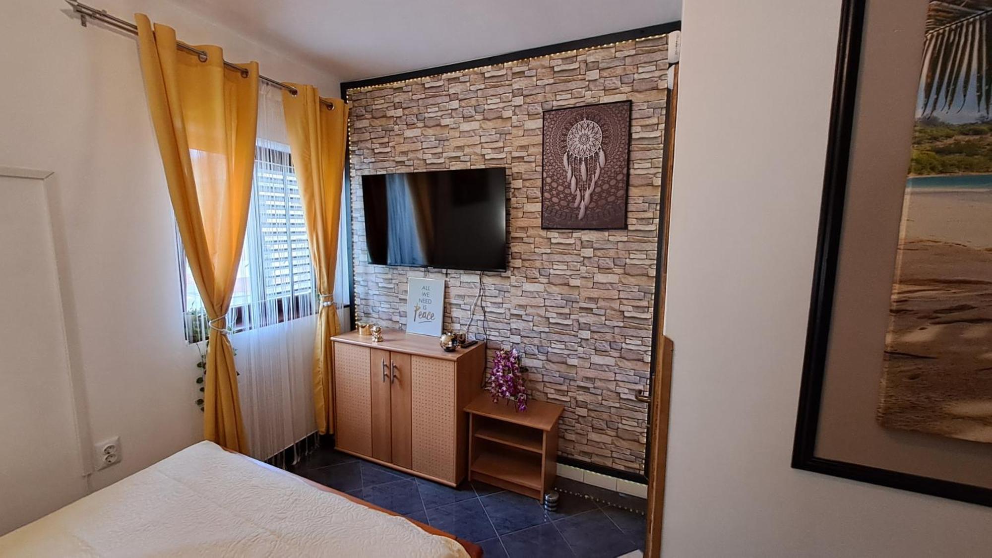Red Gold Apartment بولا المظهر الخارجي الصورة